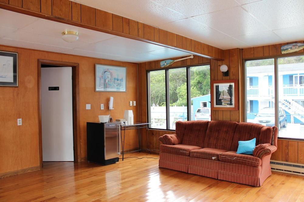 Oceanside Motel photo 15