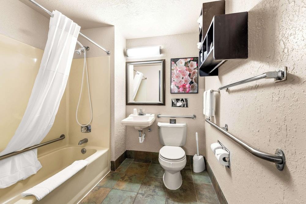 Americas Best Value Inn Marquette photo 27