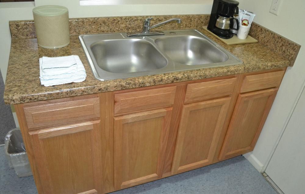 Main Street Lodge and Suites photo 21