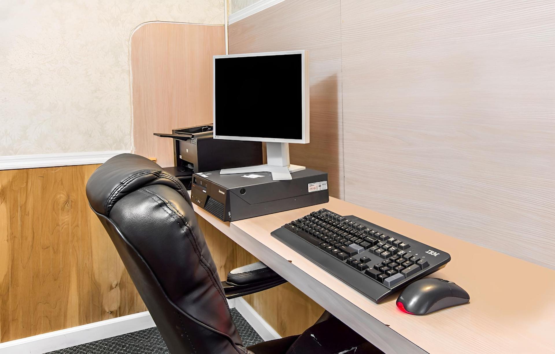 Quality Inn & Suites photo 21