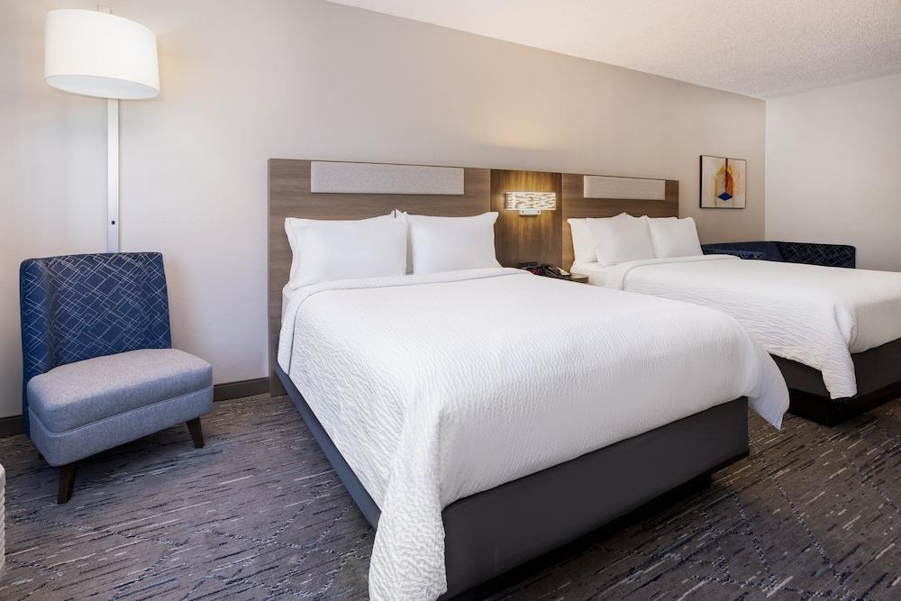 Holiday Inn Express Hotel & Suites New Tampa I-75 by IHG photo 2