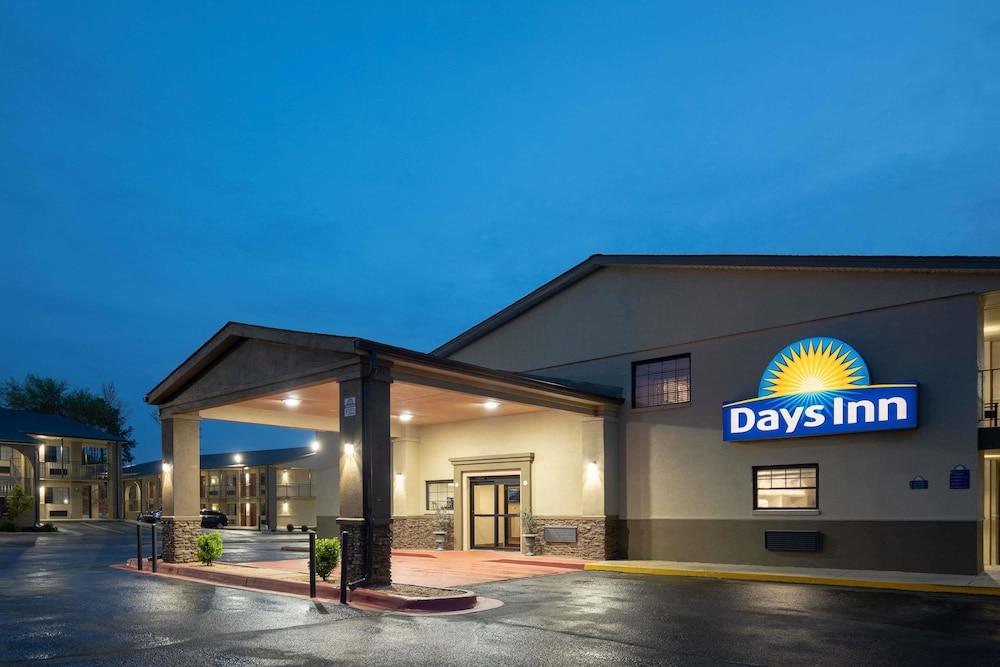 Days Inn & Suites by Wyndham Athens Alabama photo 4