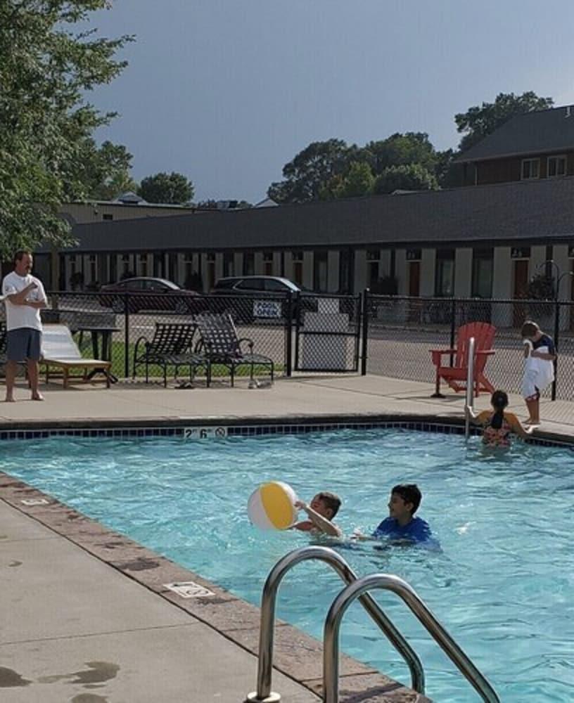 Vintage Block Inn & Suites photo 22