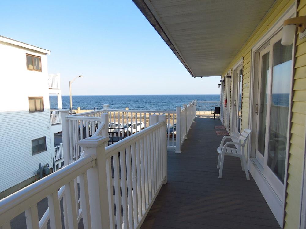 Breakers by the Sea photo 75