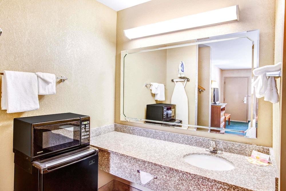 Days Inn by Wyndham Kennesaw photo 18