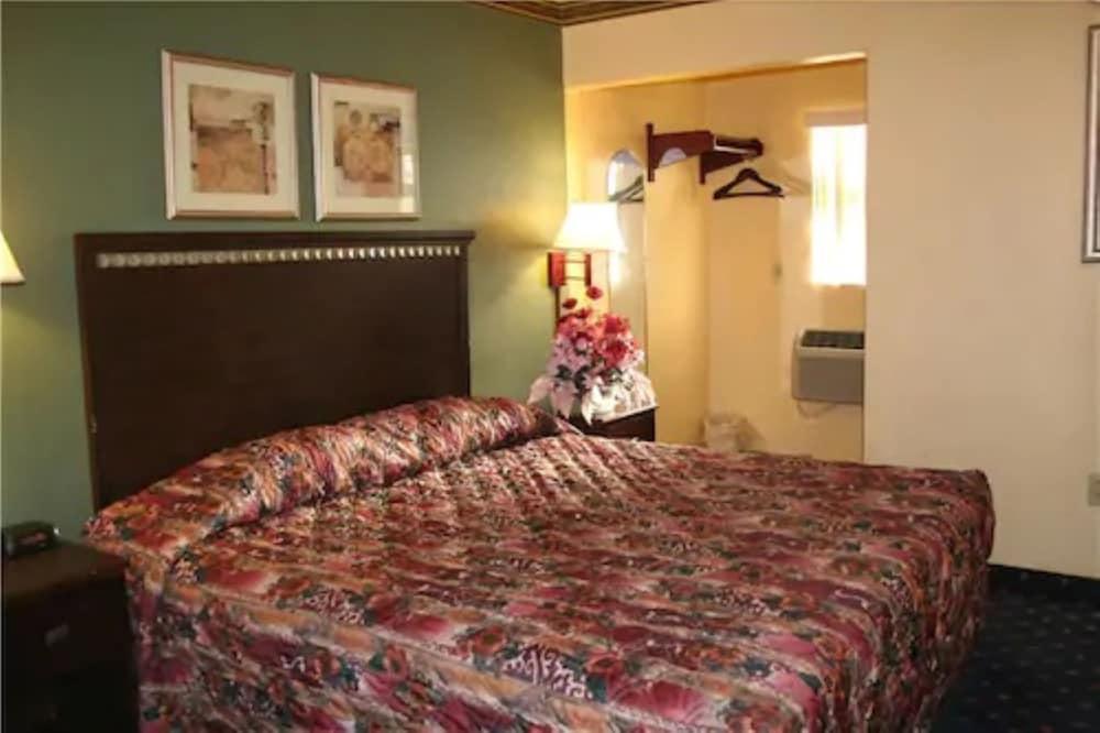 Plaza Travel Inn photo 2