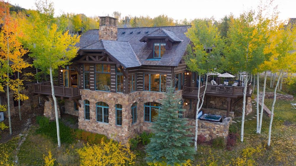 Snowberry by Elevation Accommodations photo 23