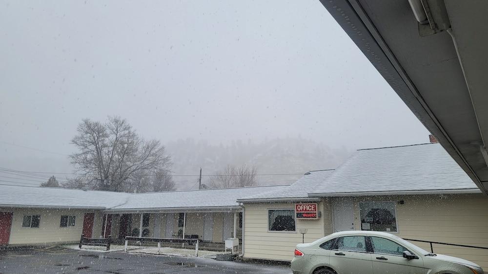 Restwel Motel photo 25