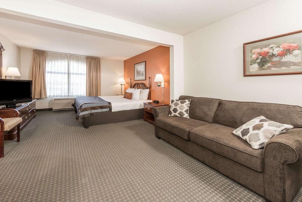 Wingate by Wyndham Indianapolis Airport-Rockville Rd. photo 16