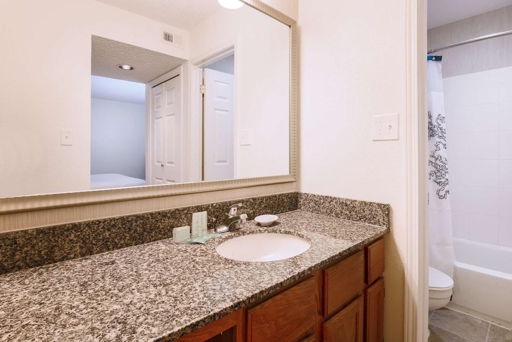 Hawthorn Suites by Wyndham Tinton Falls photo 28