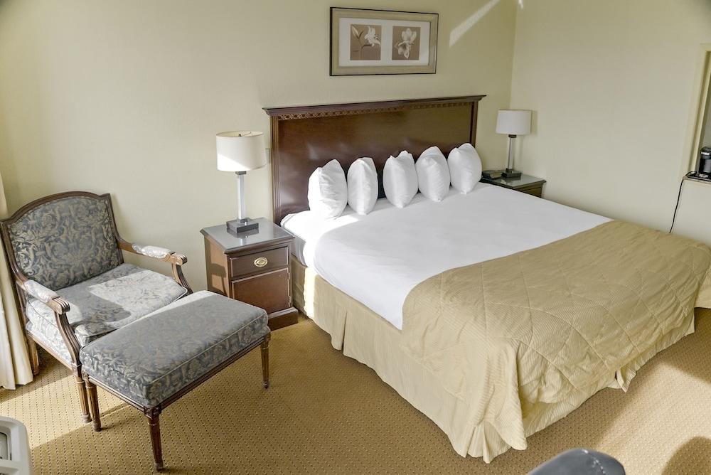 Economy Hotel Plus Wichita photo 9