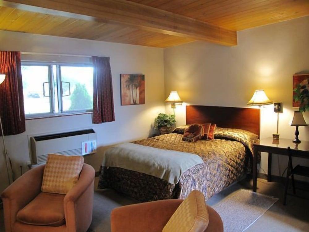 Hudson Manor Inn photo 11