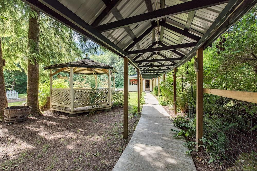 Emerald Valley Inn photo 66