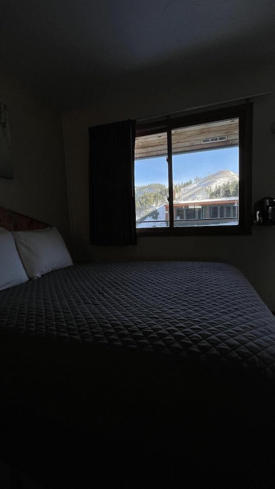 Cedar Wood Inn photo 21
