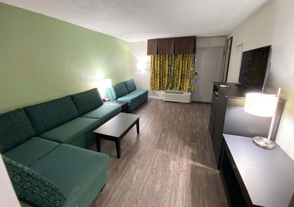 Lx Hotel, Powered by ACW Circle photo 81