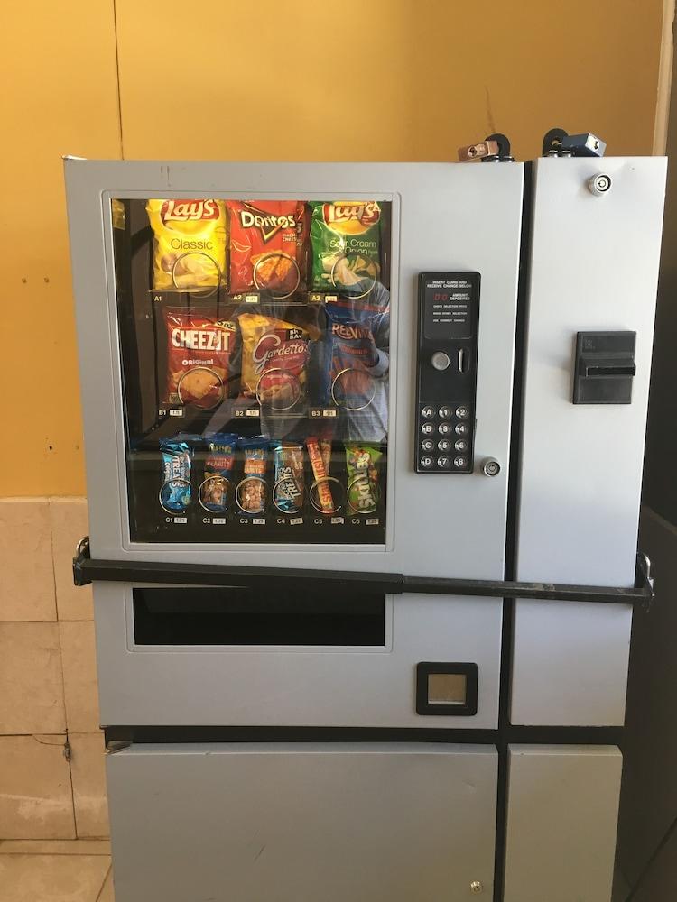 Tree Inn & Suites Albuquerque. photo 18