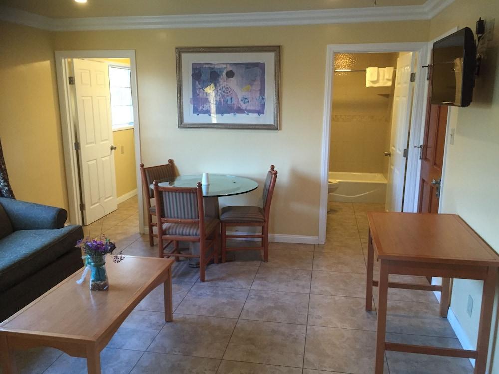 Bayshore Inn Motel photo 32