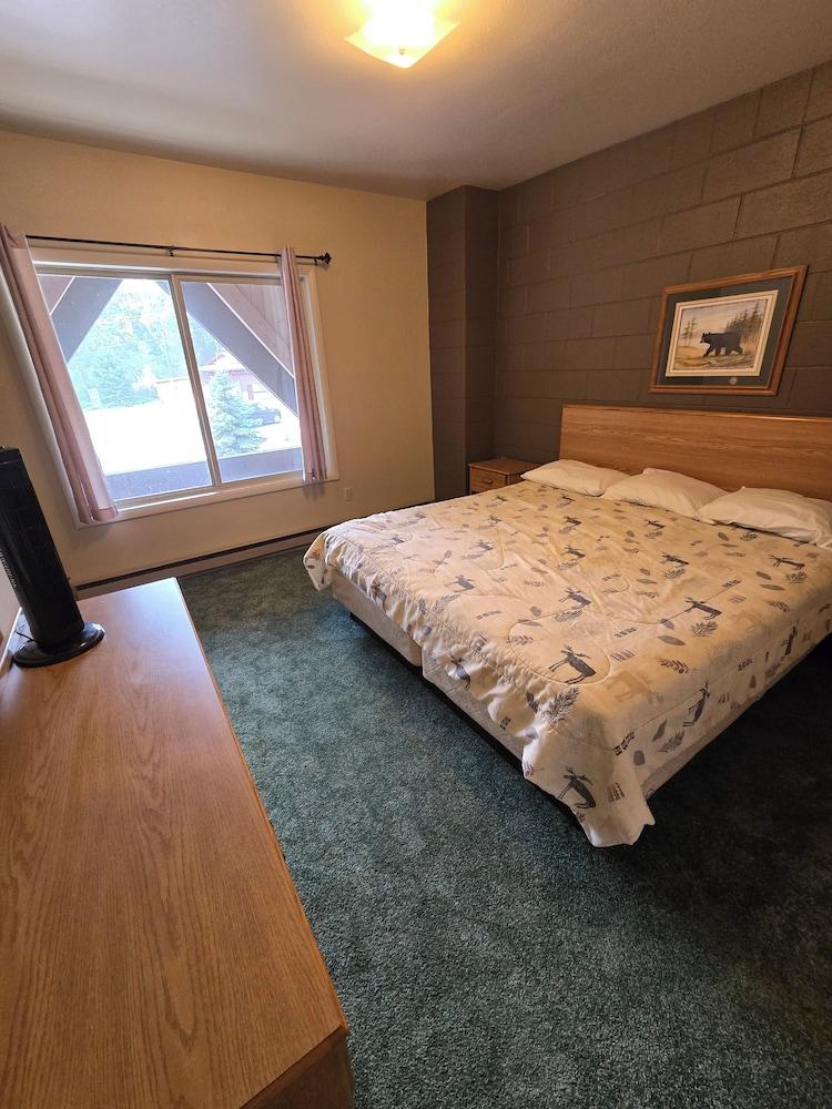 Chateau Rouge Condominiums photo 47