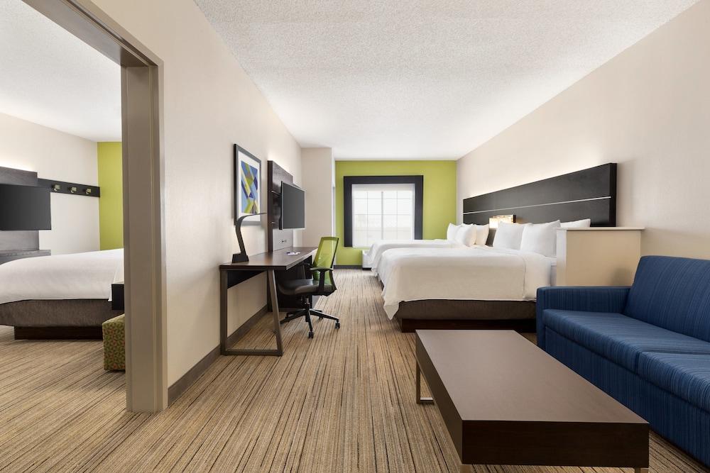 Holiday Inn Express & Suites Shawnee by IHG photo 3
