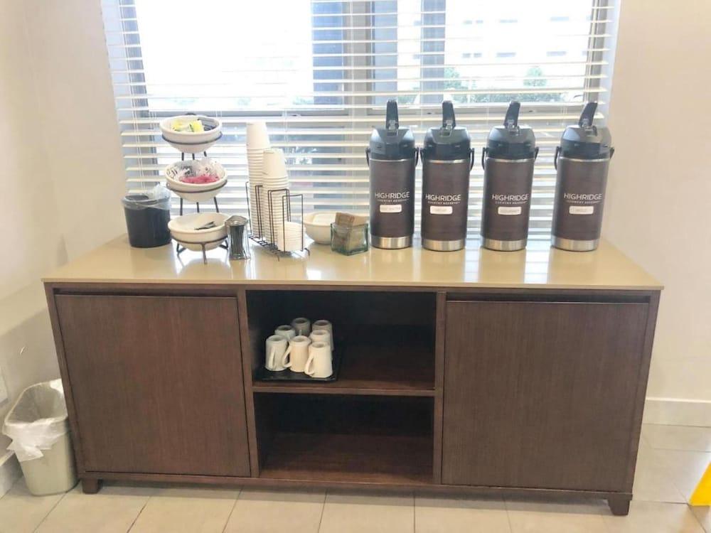 Sonesta Essential IAH Airport JFK Boulevard photo 12
