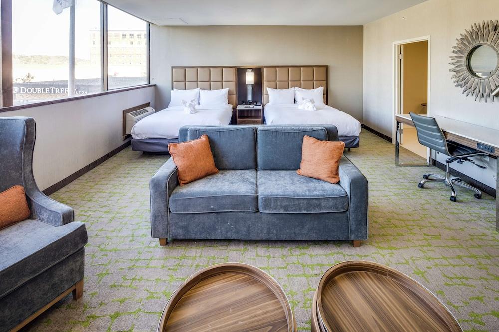 DoubleTree by Hilton Huntington photo 11