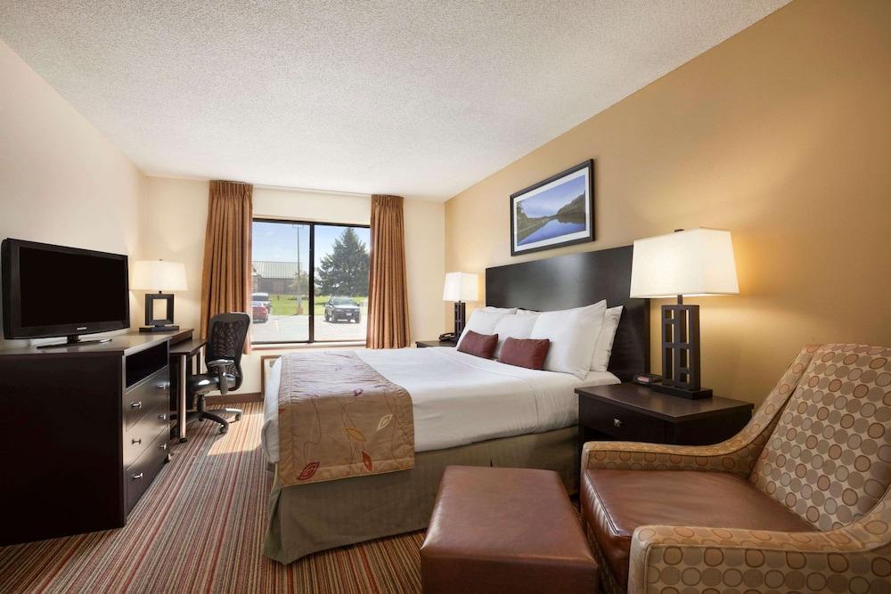Ramada by Wyndham Wisconsin Dells photo 7