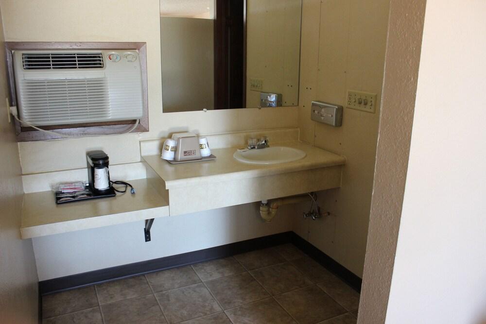 Budget Host Sundowner Motor Inn photo 7