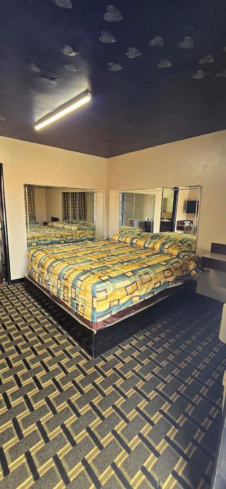 Royal Budget Inn photo 23