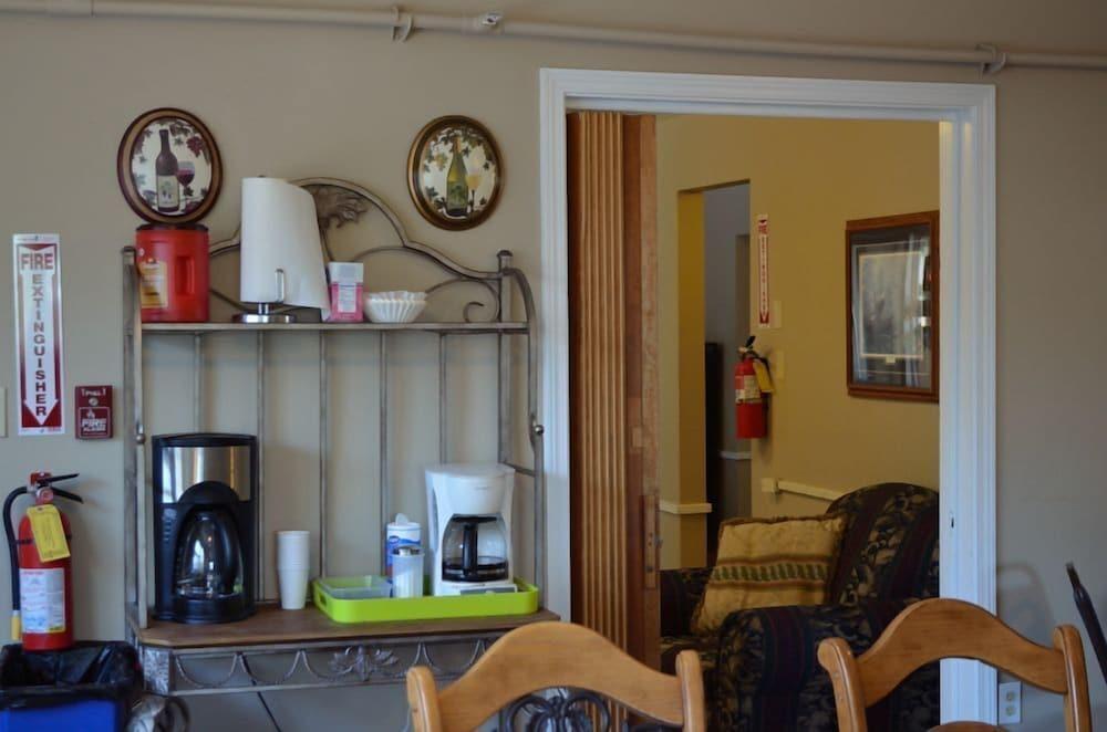 Bent Prop Inn & Hostel Downtown photo 40