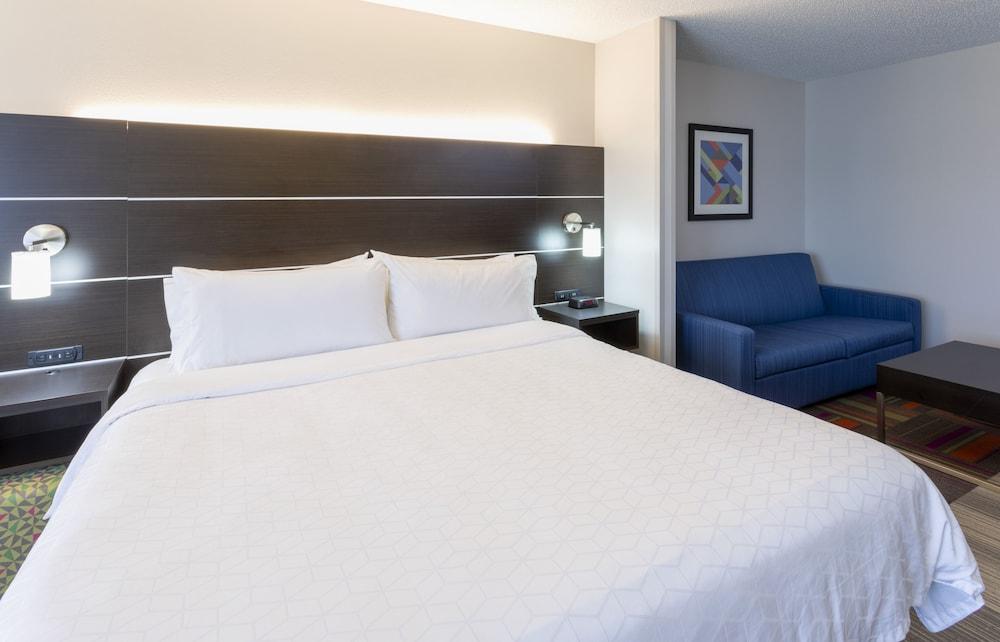 Holiday Inn Express & Suites Vadnais Heights by IHG photo 2