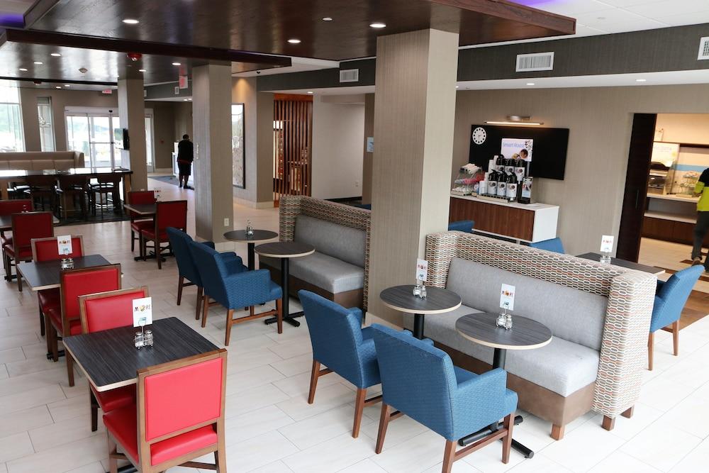 Holiday Inn Express & Suites Alabaster by IHG photo 19