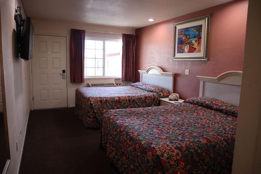 Capri Motel photo 8