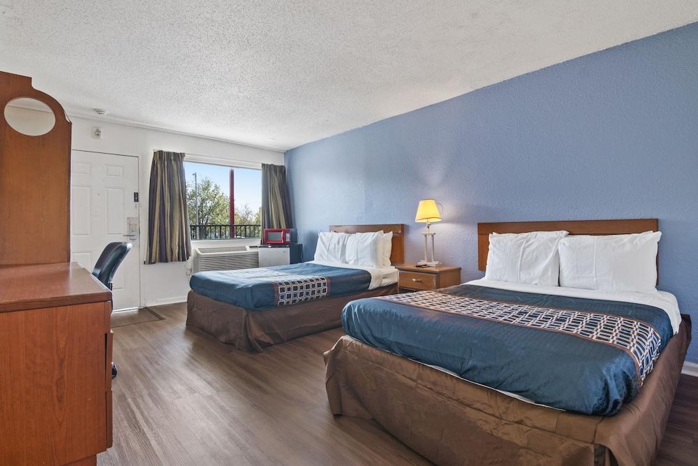 Economy Lodge photo 11
