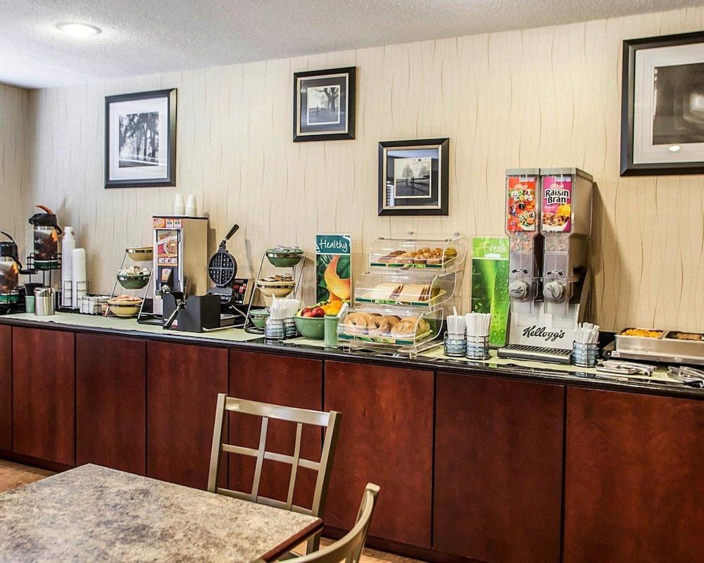 Quality Inn & Suites Davenport near I-80 photo 25