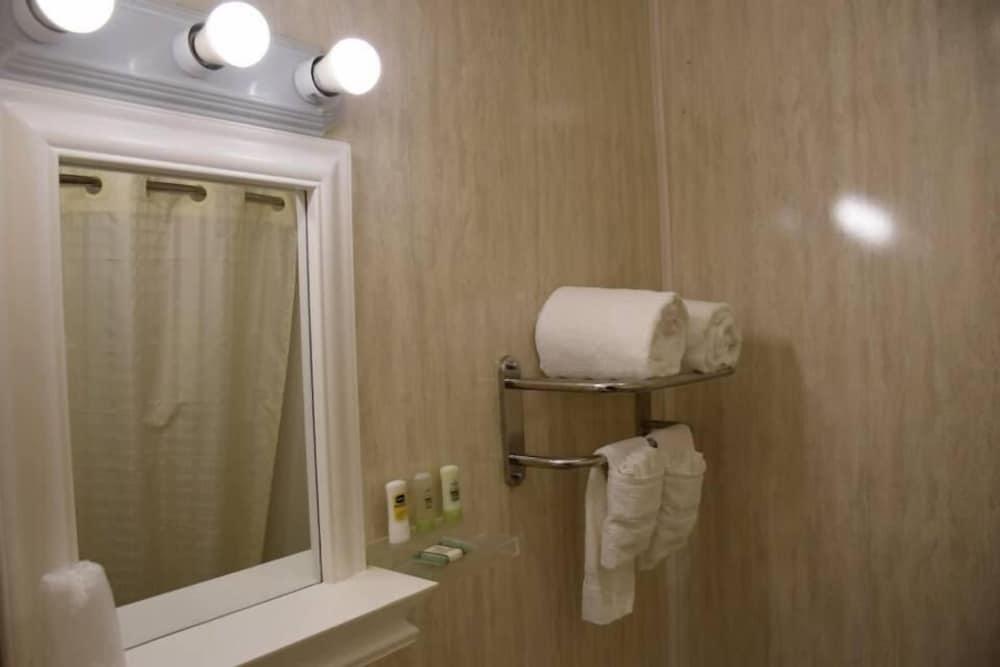 Relax Inn Elmira photo 24
