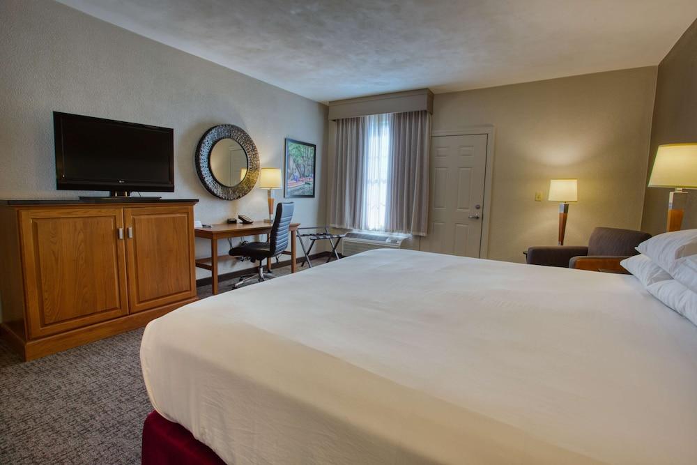 Drury Inn & Suites Near La Cantera Parkway photo 16