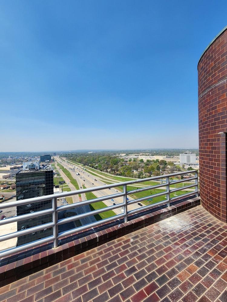 Reese Tower photo 24