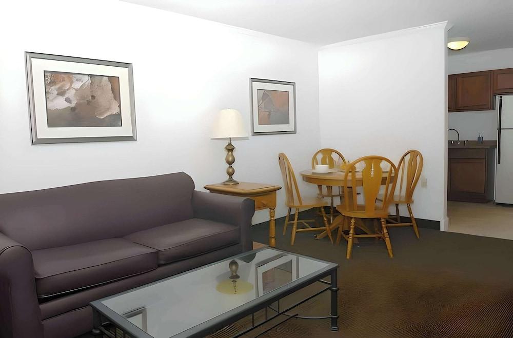 Comfort Inn & Suites photo 3
