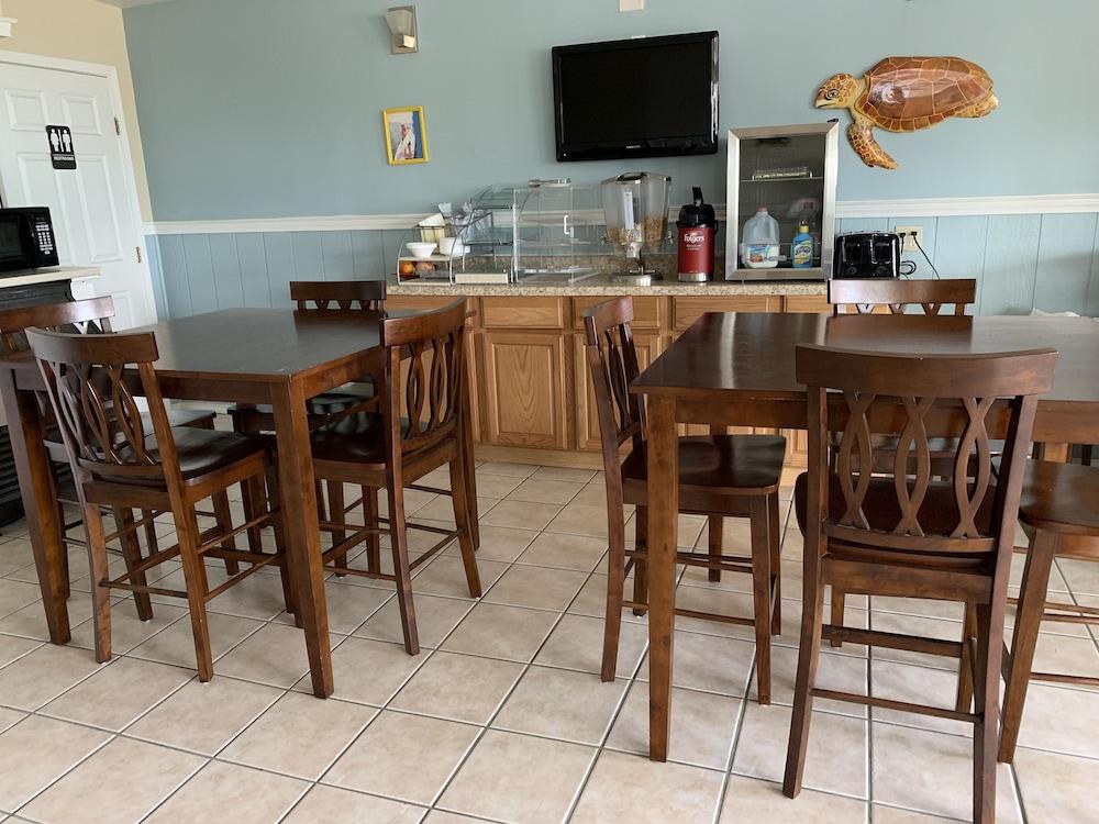 American Inn and Suites photo 48