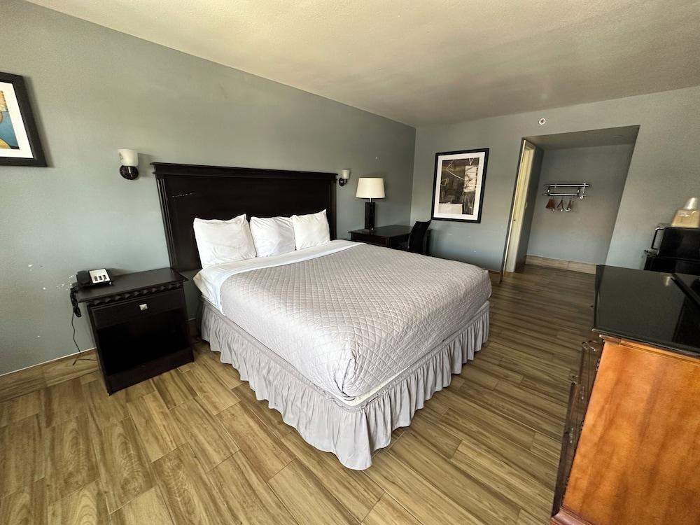 Home Suites Hill Country photo 21
