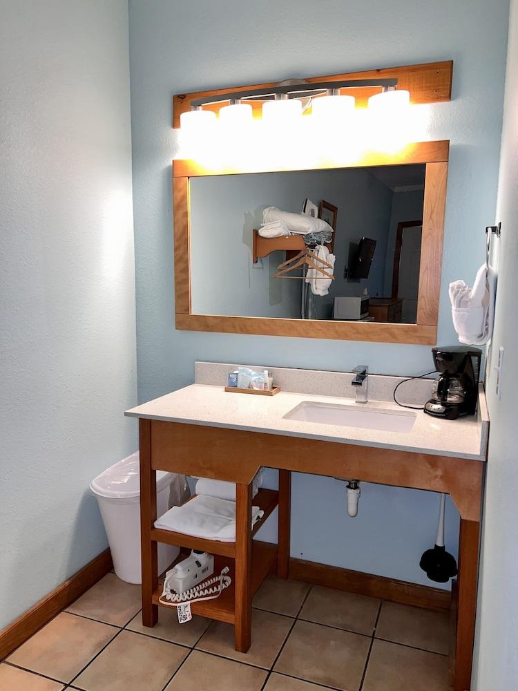Pelican Bay Resort photo 40
