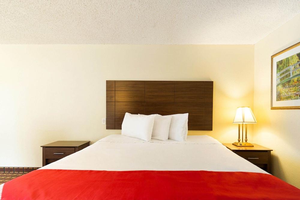 Days Inn by Wyndham Atmore photo 40