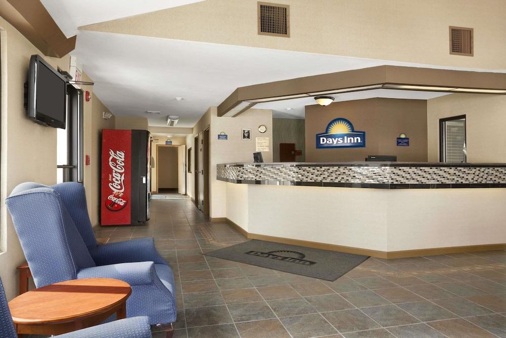 Days Inn by Wyndham Middletown photo 2