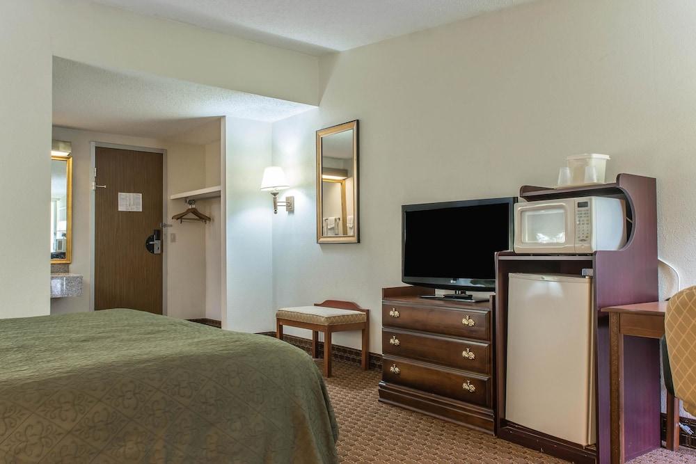 Rodeway Inn Brookville photo 11