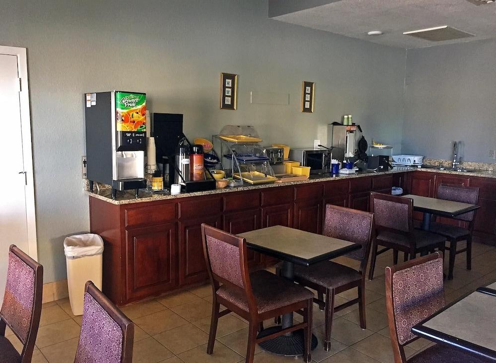 Americas Best Value Inn Bishop Kingsville photo 16