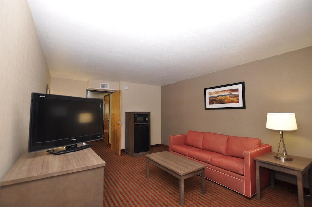Best Western Plus Executive Suites photo 14