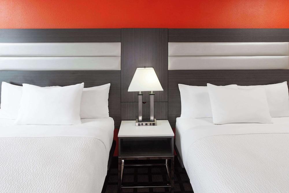 AmericInn by Wyndham Hudson photo 13
