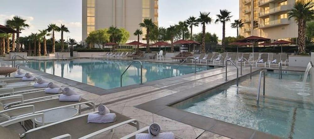 Jet Luxury Resorts @ The Signature Condo Hotel photo 69