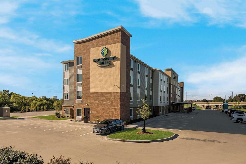 Woodspring Suites Milwaukee - Menomonee Falls photo 35