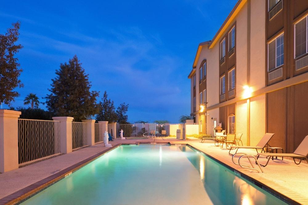 Holiday Inn Express & Suites Casa Grande by IHG photo 16